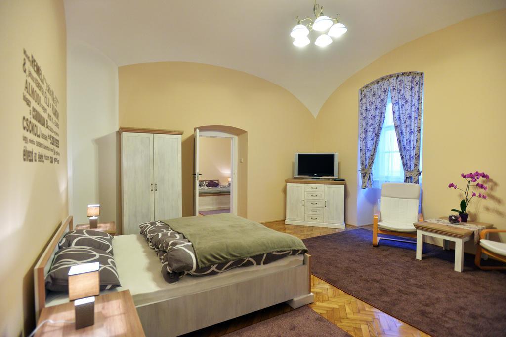 Foter Apartman Еґер Екстер'єр фото