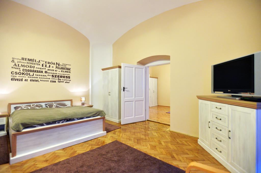 Foter Apartman Еґер Екстер'єр фото