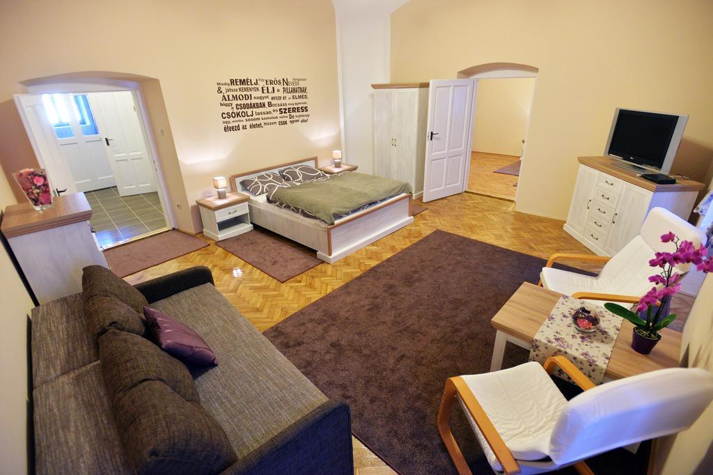 Foter Apartman Еґер Екстер'єр фото